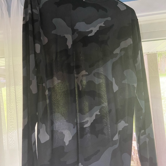 long sleeve t-shirt from Old Navy - Picture 3 of 3